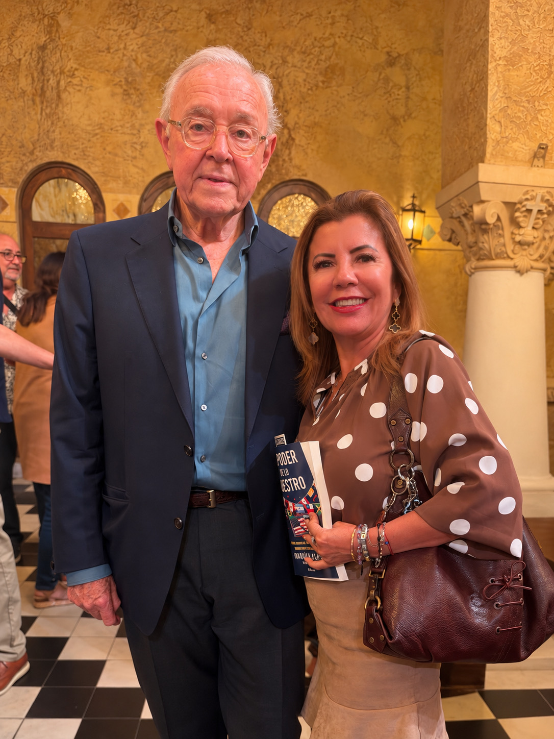 Roxana junto a Joaquín Blaya en la presentación de El poder de lo nuestro.